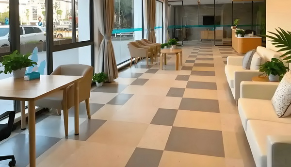 杨幂在首映礼上的一个举动，让赵丽颖再成为焦点