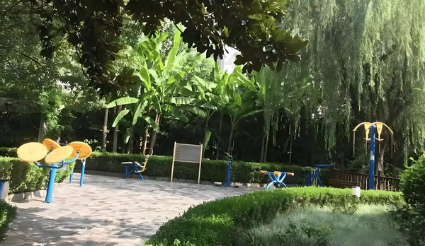 变态男躲女神床下，尺度生猛的日本电影！